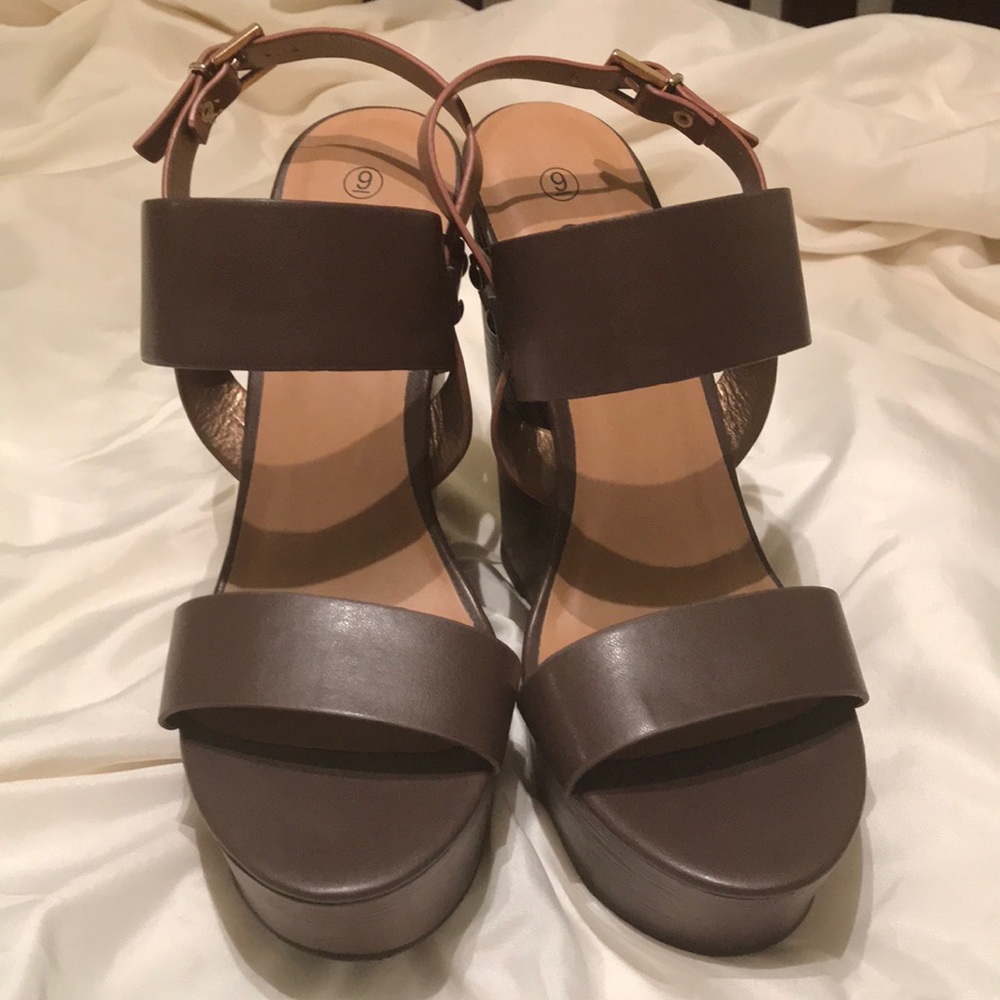 Dots Brown Platform Sandals Size 9